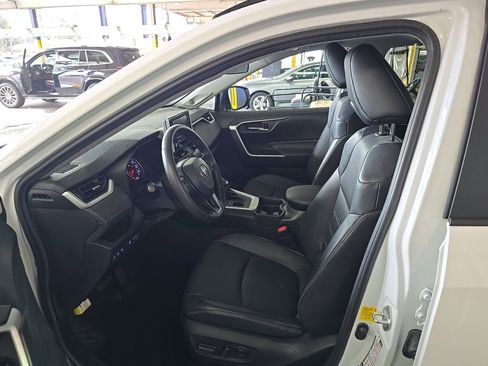 Used 2020 Toyota RAV4 XLE Premium AWD/4WD image 7
