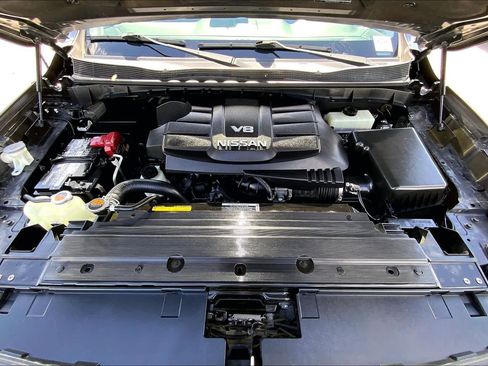 Used 2020 Nissan Titan SV w/ SV Convenience Package RWD image 32