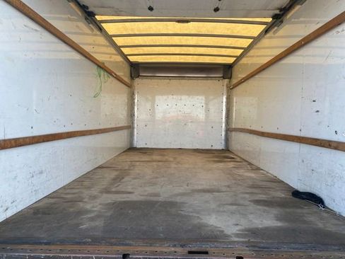 Used 2017 GMC Savana 3500 Extended image 16