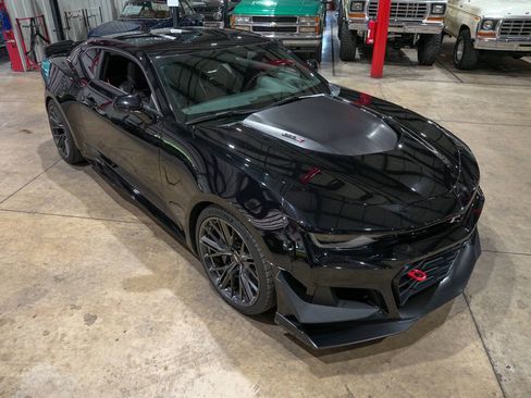 Used 2018 Chevrolet Camaro ZL1 RWD image 14