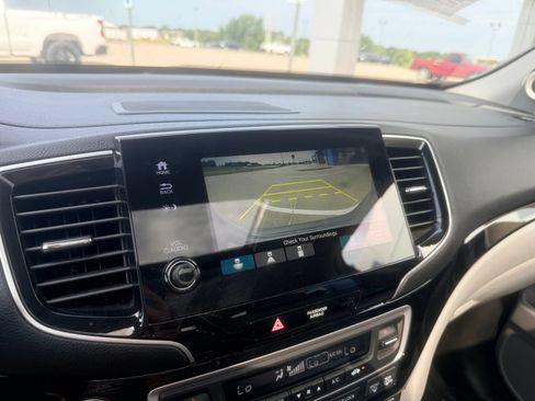 Used 2022 Honda Pilot Touring image 18