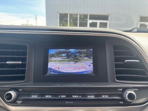 Used 2019 Hyundai Elantra SE image 20