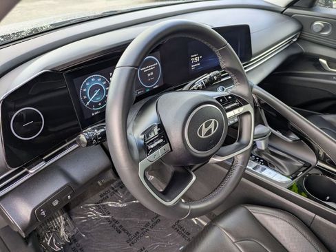 Certified 2025 Hyundai Elantra Limited image 16