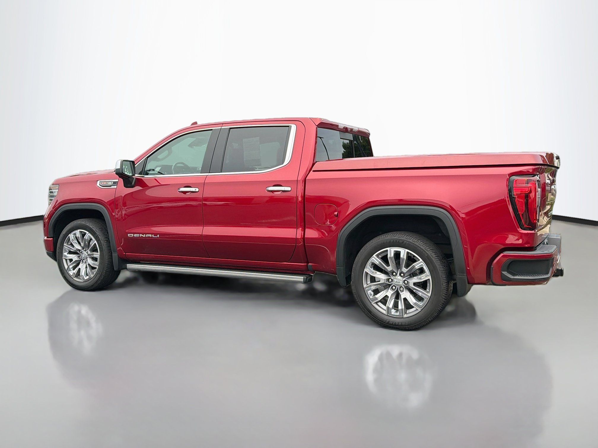 Used 2022 GMC Sierra 1500 Denali w/ Denali Reserve Package AWD/4WD image 4