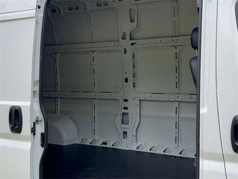 New 2024 RAM ProMaster 3500 w/ Premium Convenience Group image 32