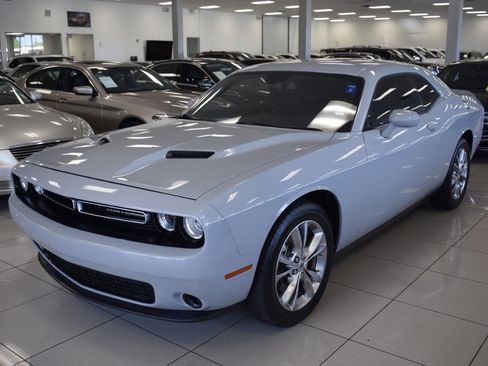 Used 2021 Dodge Challenger SXT image 2