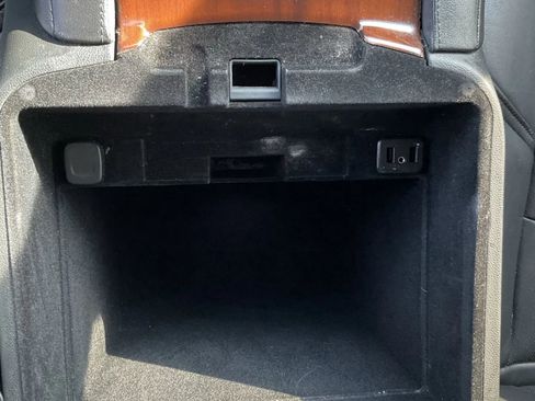 Used 2019 Cadillac Escalade Luxury image 32