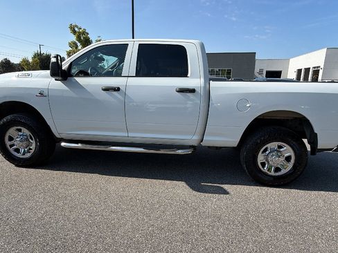 Used 2024 RAM 2500 Tradesman w/ Chrome Appearance Group AWD/4WD image 11