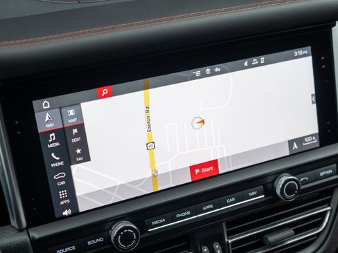 Certified 2021 Porsche Macan image 29