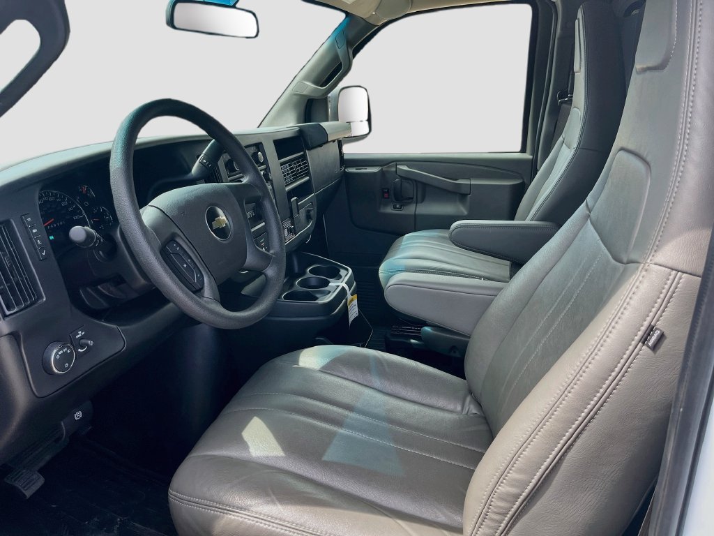 Used 2025 Chevrolet Express 3500 Extended w/ Driver Convenience Package RWD image 21