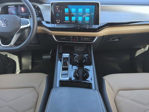 Used 2024 Volkswagen Atlas Cross Sport SE image 27