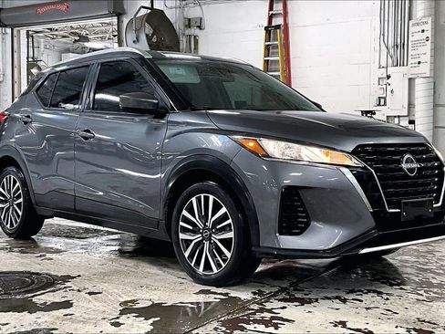 Used 2022 Nissan Kicks SV FWD image 1