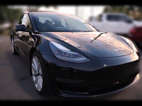 Used 2022 Tesla Model 3 Standard Range RWD image 1