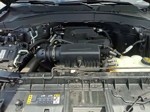 Used 2020 Ford Explorer XLT w/ Equipment Group 202A AWD/4WD image 28