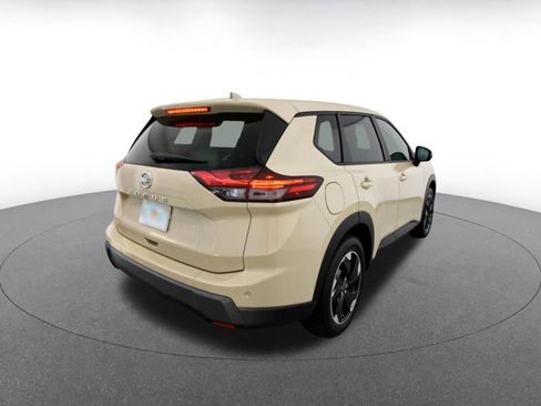 Used 2025 Nissan Rogue SV FWD image 9
