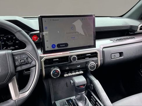 Used 2025 Toyota Tacoma TRD Off-Road AWD/4WD image 9