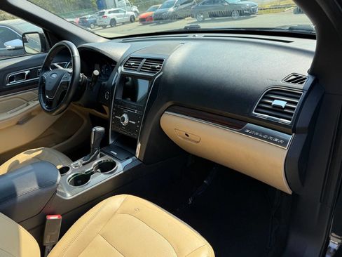 Used 2017 Ford Explorer Limited image 13