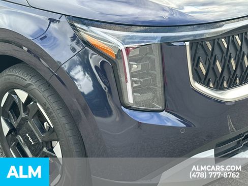 Used 2025 Kia Carnival EX FWD image 7