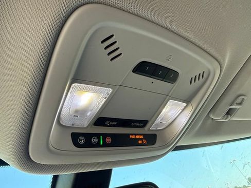 Used 2020 Chevrolet Traverse LT w/ LPO, Floor Liner Package AWD/4WD image 19