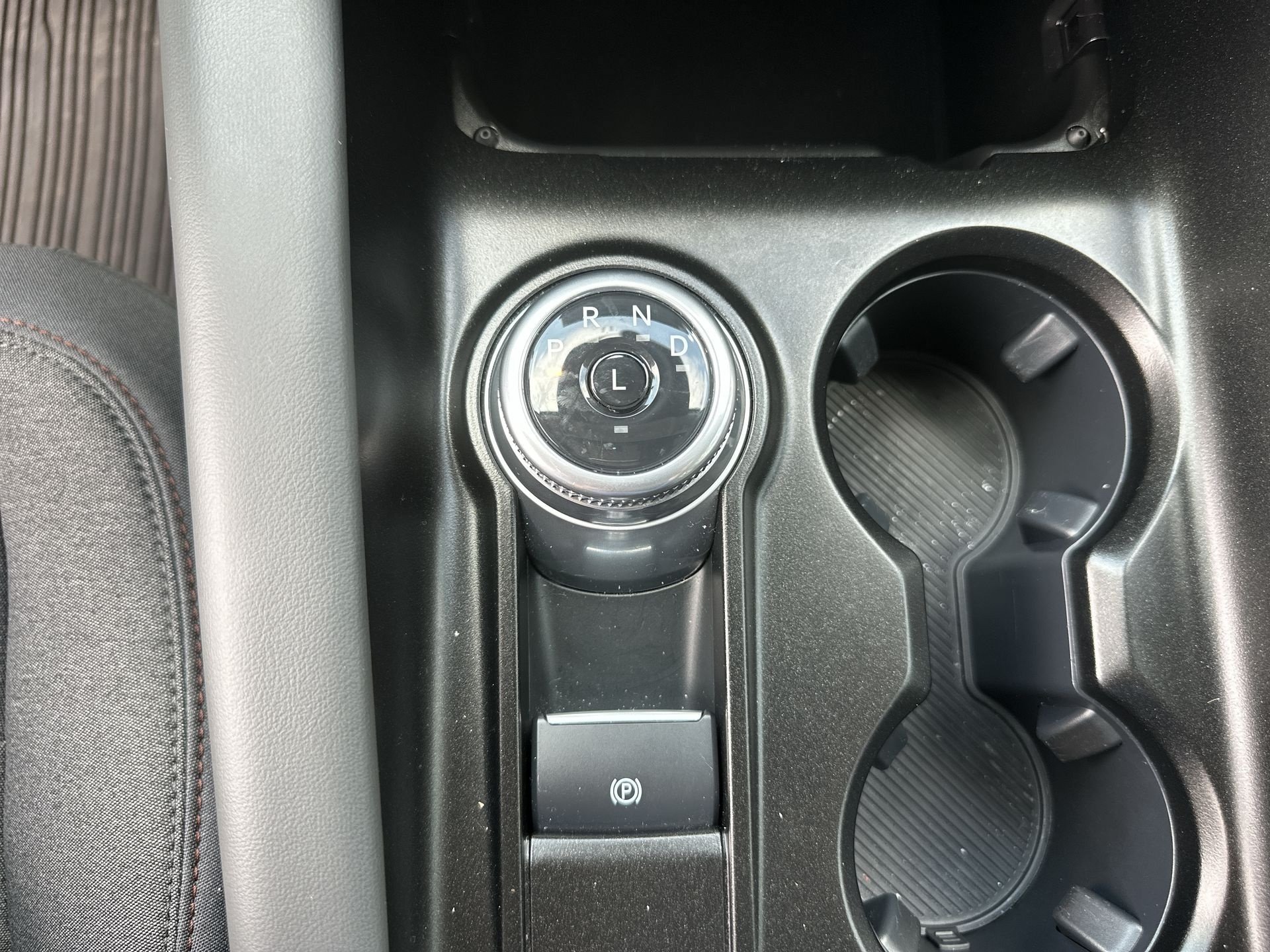 Used 2025 Ford Explorer Active RWD image 16