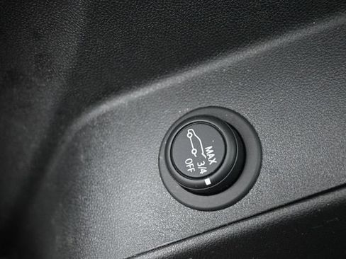Used 2020 Chevrolet Equinox LT FWD image 24