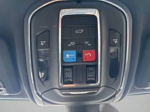 Used 2023 Jeep Grand Cherokee L Laredo AWD/4WD image 28