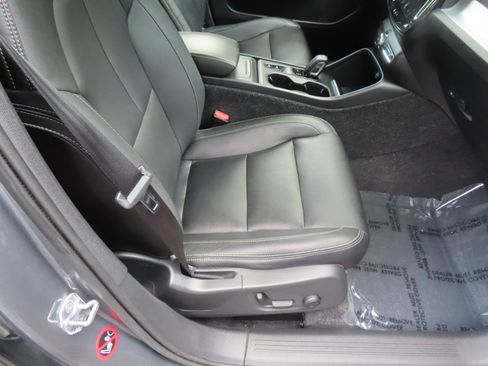 Used 2019 Volvo XC40 T4 Momentum FWD image 21