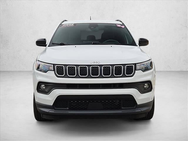 Used 2024 Jeep Compass Latitude AWD/4WD image 2