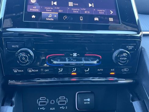 New 2025 Jeep Grand Cherokee Laredo image 4