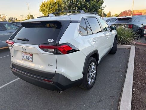 Used 2022 Toyota RAV4 XLE Premium FWD image 4