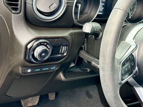 Used 2023 Jeep Wrangler Unlimited Sahara image 11