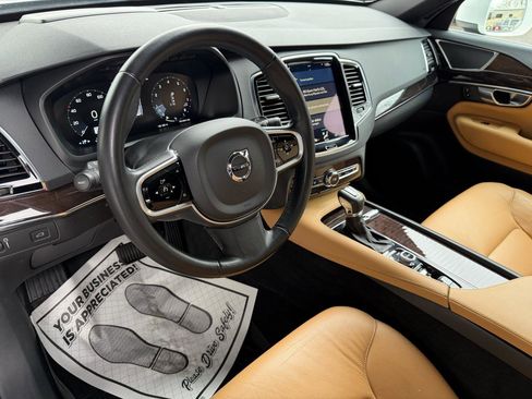 Used 2017 Volvo XC90 T6 Momentum w/ Vision Package image 9