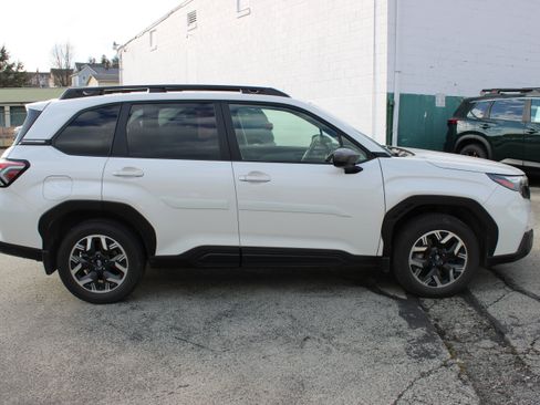 Used 2025 Subaru Forester Premium image 10