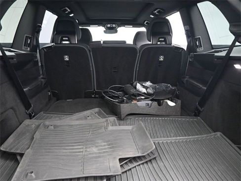Used 2024 Volvo XC90 T8 Ultimate image 32