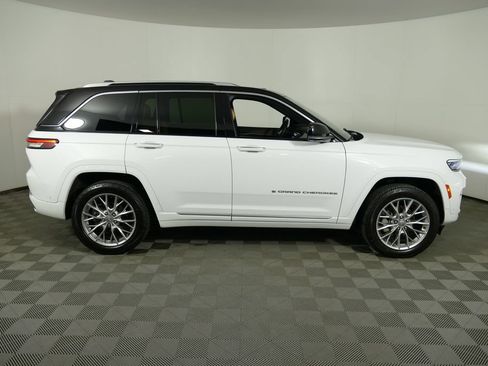 Used 2023 Jeep Grand Cherokee Summit w/ Luxury Tech Group V AWD/4WD image 2