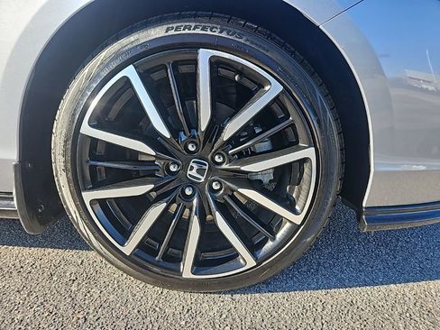 Used 2023 Honda Accord Touring image 11