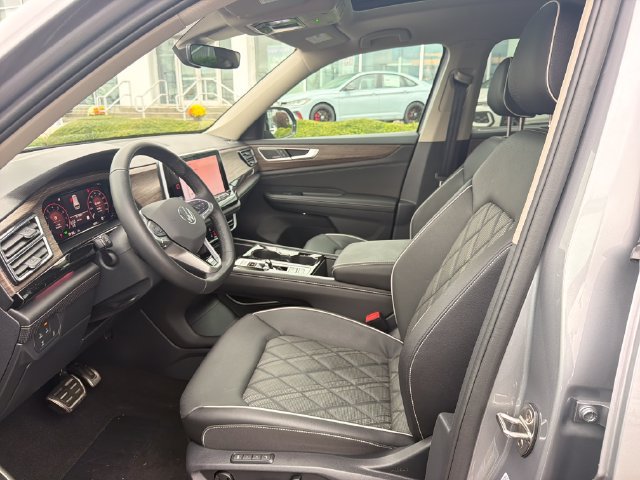 Certified 2025 Volkswagen Atlas SEL Premium R-Line AWD/4WD image 10
