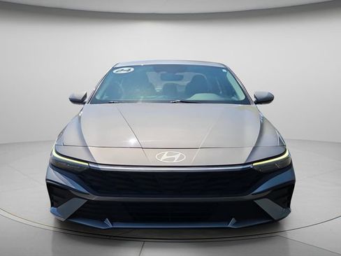 Used 2024 Hyundai Elantra SEL FWD image 4