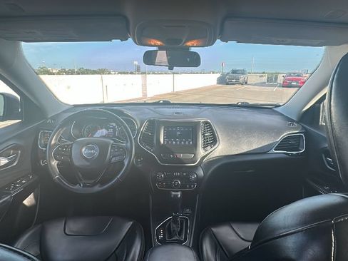 Used 2020 Jeep Cherokee Latitude Plus FWD image 21