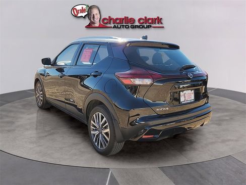 Used 2024 Nissan Kicks SV image 3