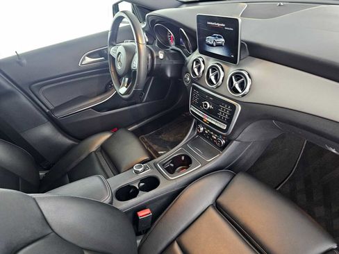 Used 2020 Mercedes-Benz GLA 250 4MATIC w/ Premium Package image 12