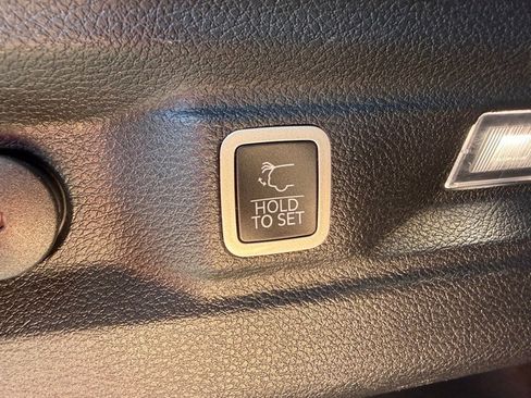 Used 2021 Jeep Grand Cherokee L Laredo image 19