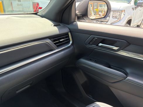 Used 2025 GMC Terrain Elevation w/ Elevation Premium Package AWD/4WD image 20
