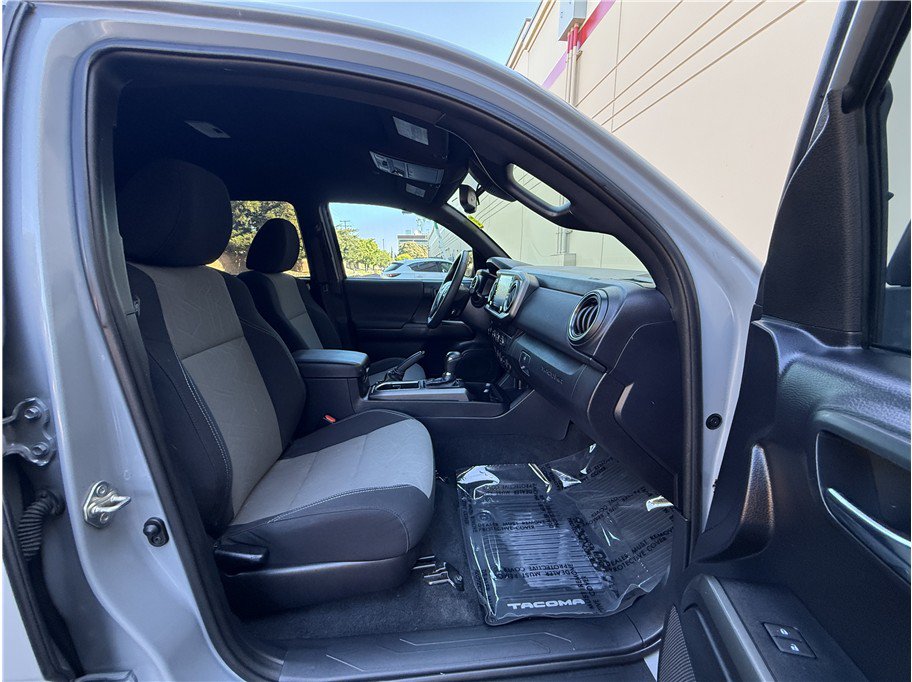 Used 2020 Toyota Tacoma TRD Off-Road w/ Technology Package RWD image 18