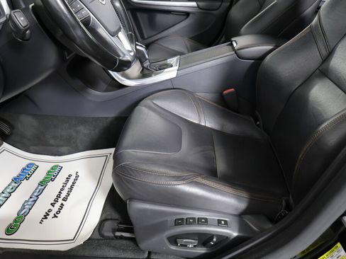 Used 2016 Volvo V60 T5 Cross Country Platinum image 13