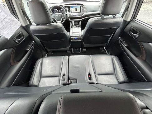 Used 2015 Toyota Highlander XLE image 18