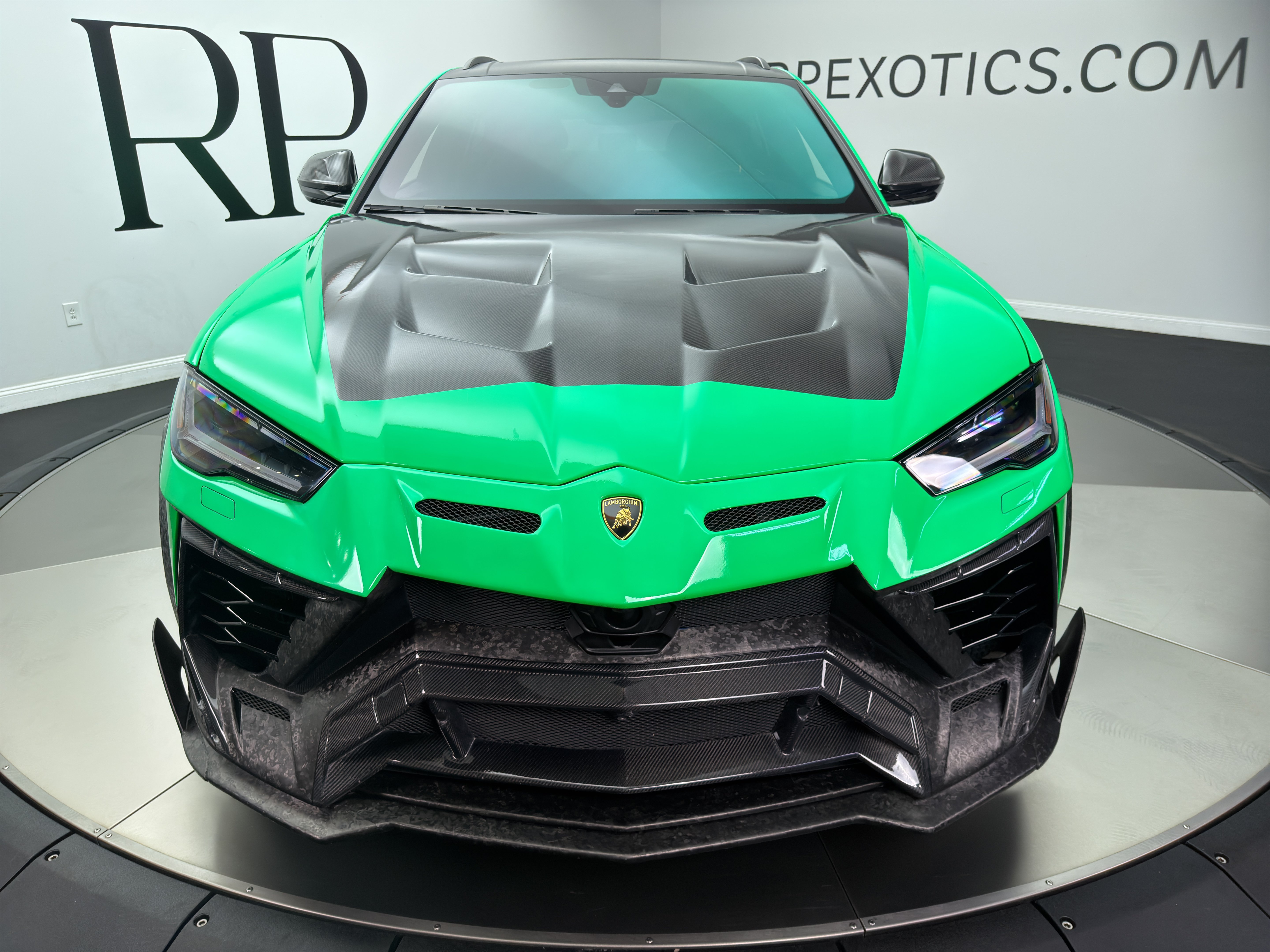 Used 2022 Lamborghini Urus AWD/4WD image 9