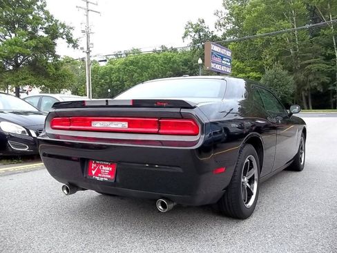 Used 2010 Dodge Challenger SE RWD image 4