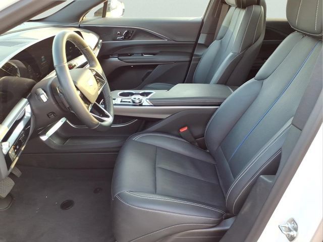 Certified 2025 Cadillac Lyriq Luxury AWD/4WD image 6