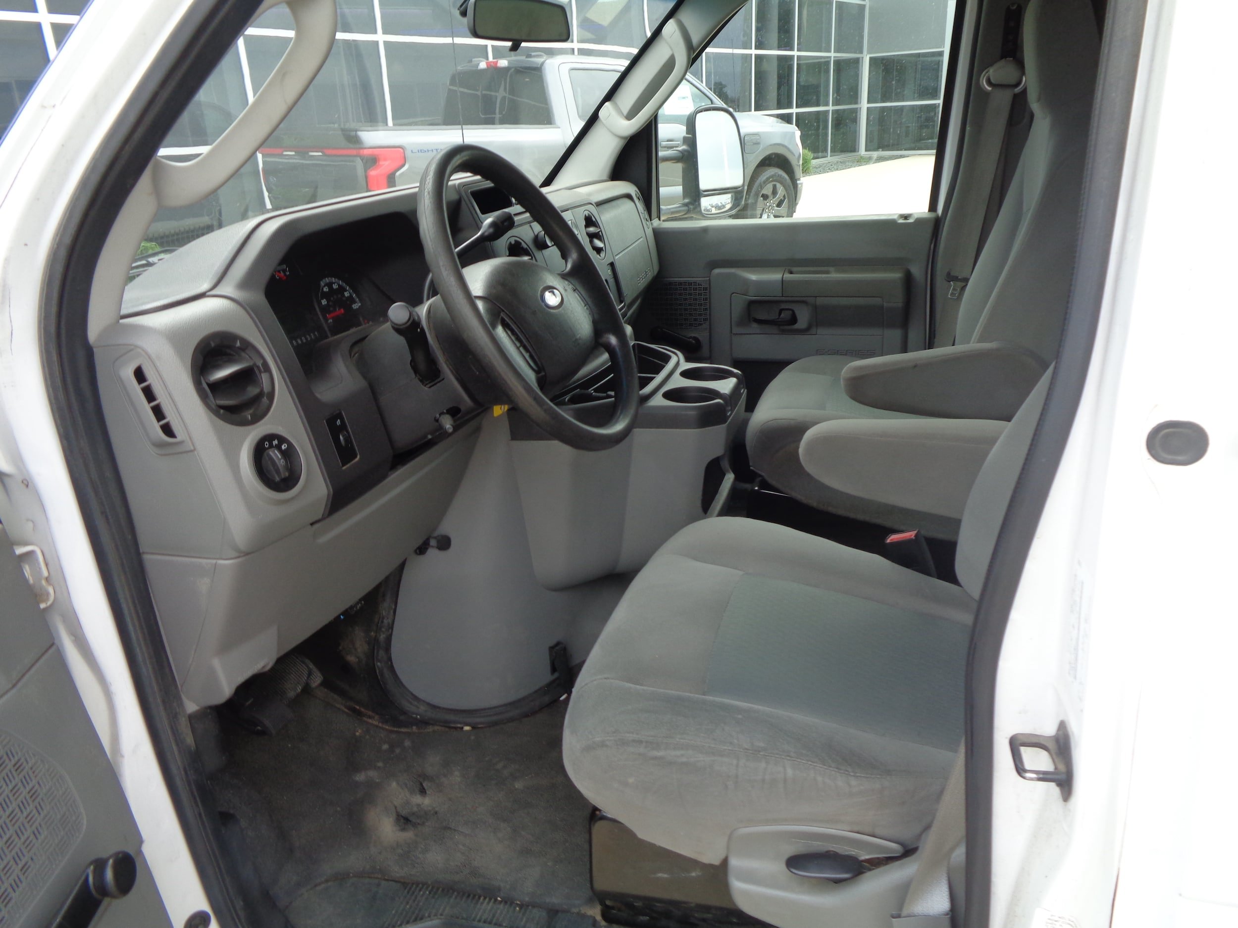 Used 2012 Ford E-350 and Econoline 350 Super Duty w/ Payload Pkg RWD image 7